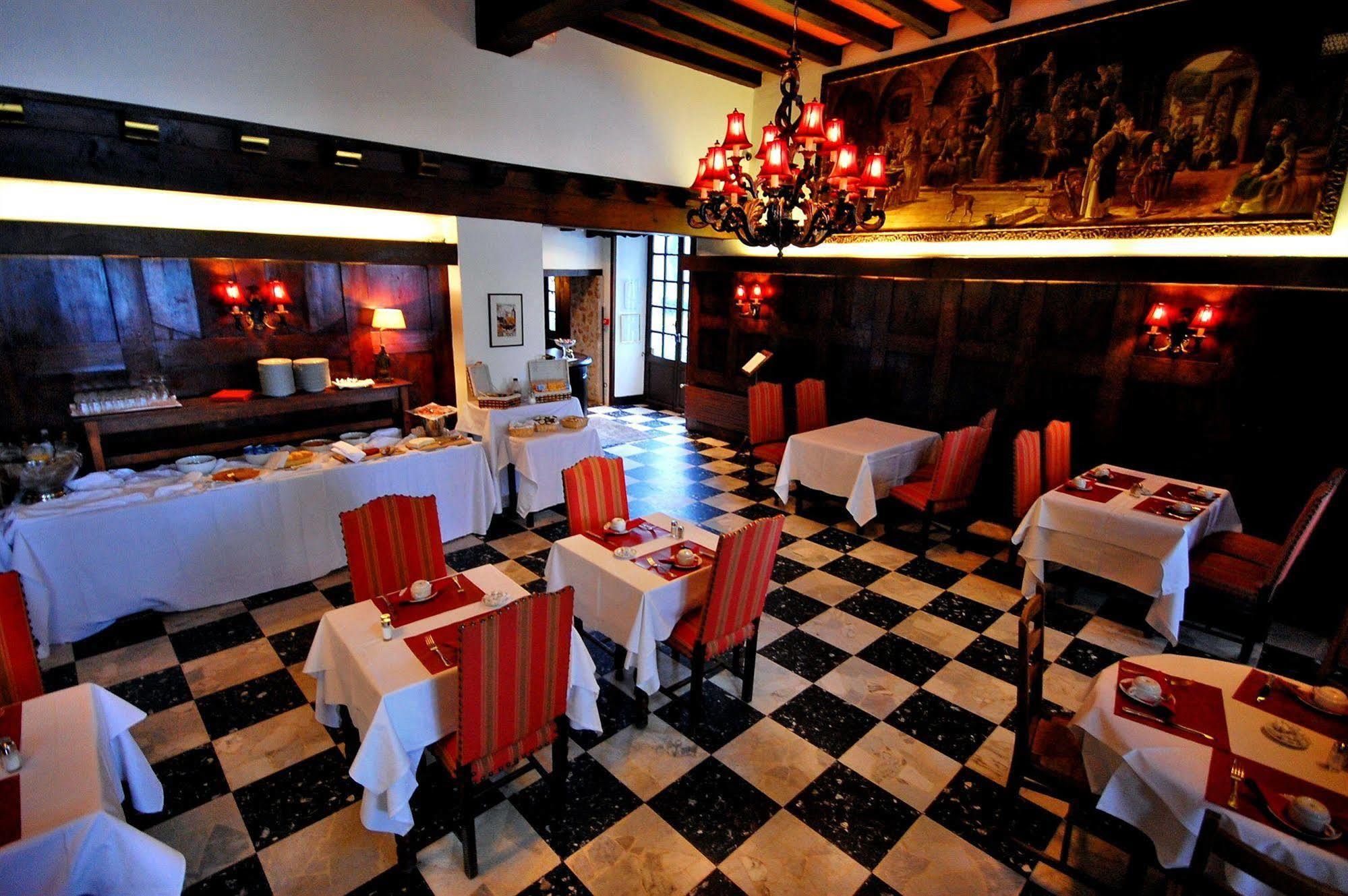 Grand Hotel De L'Abbaye Beaugency Restoran gambar